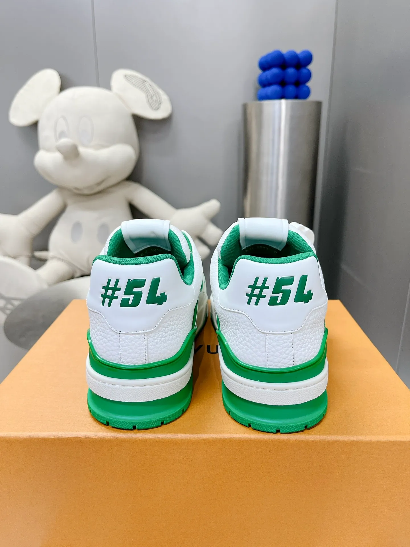 👟👟Ex-factory price 840👟👟The highest version on the Internet⚠️Feel free to compare! 2021🔥New model, purchase quality LV~Louis Vuitton by Virgin Abloh’s best-looking sneakers, Donkey Brand strongly recommends new products, official website limited edition retro basketball sneakers! Both high and low tops cost money to purchase 1:1 accurate replicas of the originals. The details are invincible, full of sincerity, imported custom-made original cowhide, the original package method is the same, the details are 100% restored, and the private model customized the original one-piece T👟👟factory price U outsole, which is different from other brands. Without the original version, this effect cannot be achieved! 35-45 (46 is custom-made and non-refundable) Some colors are available in women’s styles